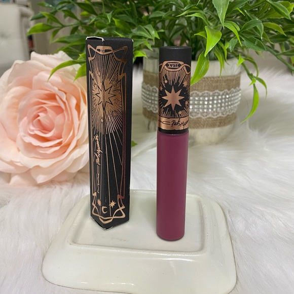 MAC MATTE LIP MOUSSE COLOR: LOVE IS BLIND.